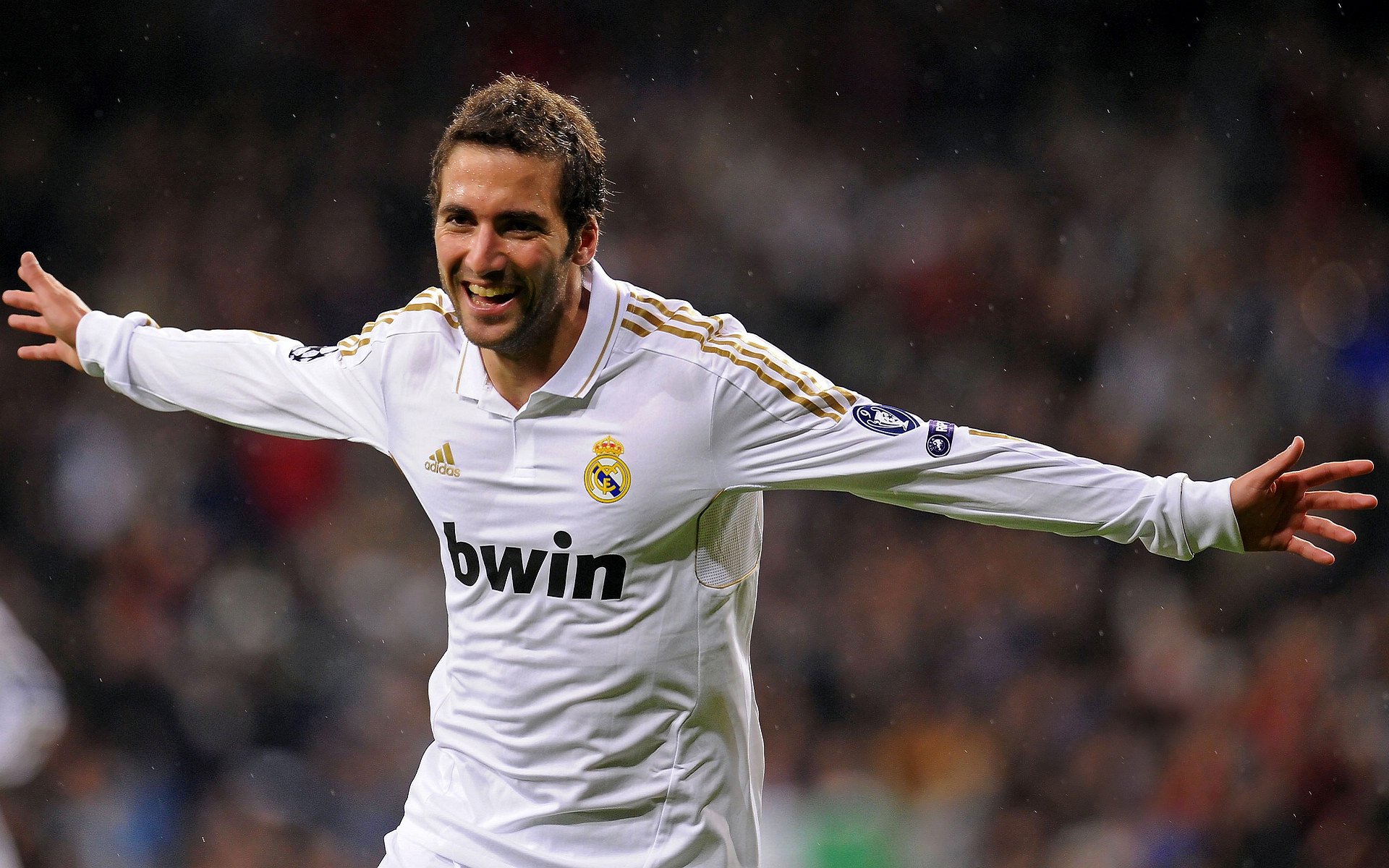 帕特森引领袋鼠队形成致命反击，成为战术核心，帕特森拳击